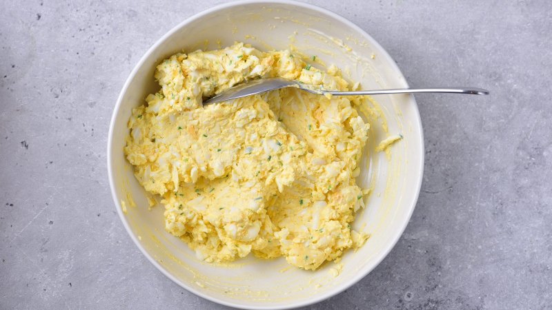 Pasta jajeczna z serem białym - jak zrobić, przepis, krok 2