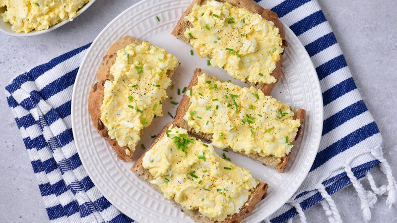 Pasta jajeczna z serem białym - jak zrobić, przepis, krok 3