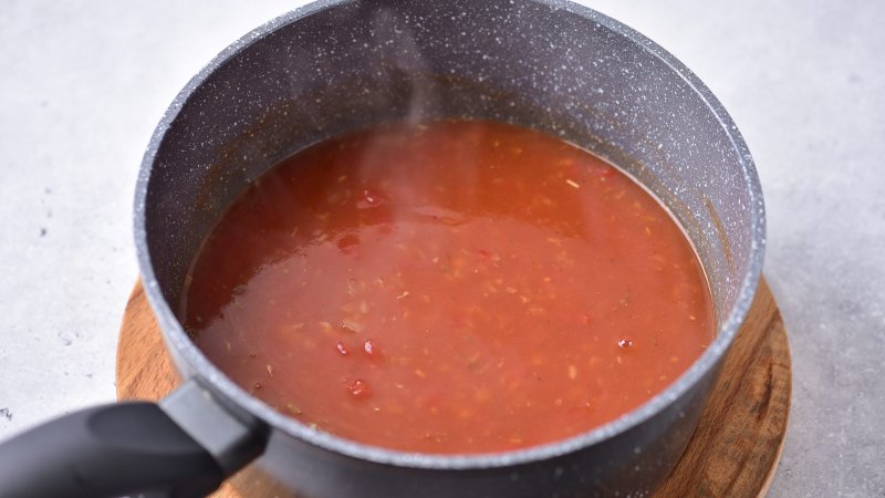 Pulpety z ryżem w sosie pomidorowym - jak zrobić, przepis, krok 3