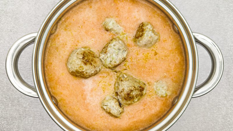 Zupa z pulpecikami z mięsa mielonego - jak zrobić, przepis, krok 3