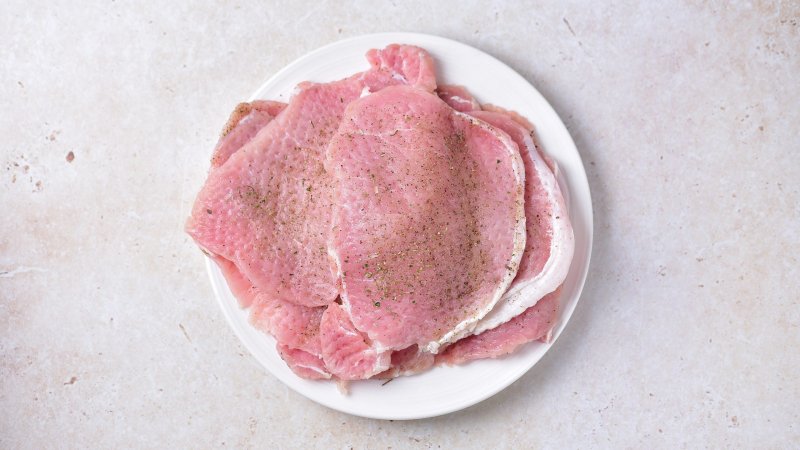 Roladki schabowe z pieczarkami i serem z piekarnika - przepis