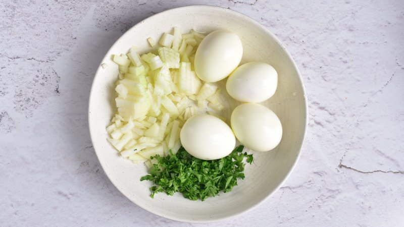 Rolada z mięsa mielonego z jajkiem gotowanym - jak zrobić, przepis, krok 1
