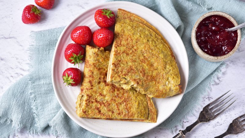 Fit omlet z bananem i płatkami owsianymi - jak zrobić, przepis, krok 4