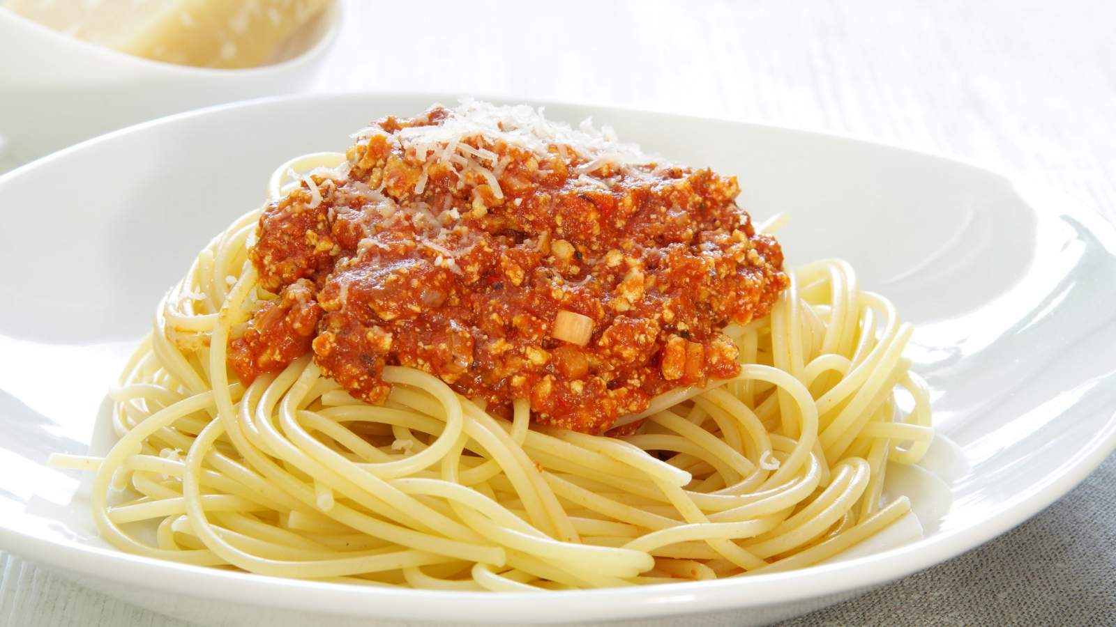 Wegańskie spaghetti bolognese z tofu