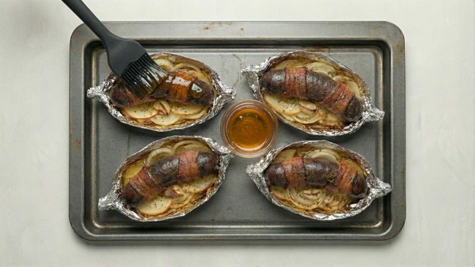 Kaszanka pieczona z cebulą i jabłkiem - chrupiący patent z piekarnika - jak zrobić, przepis, krok 4